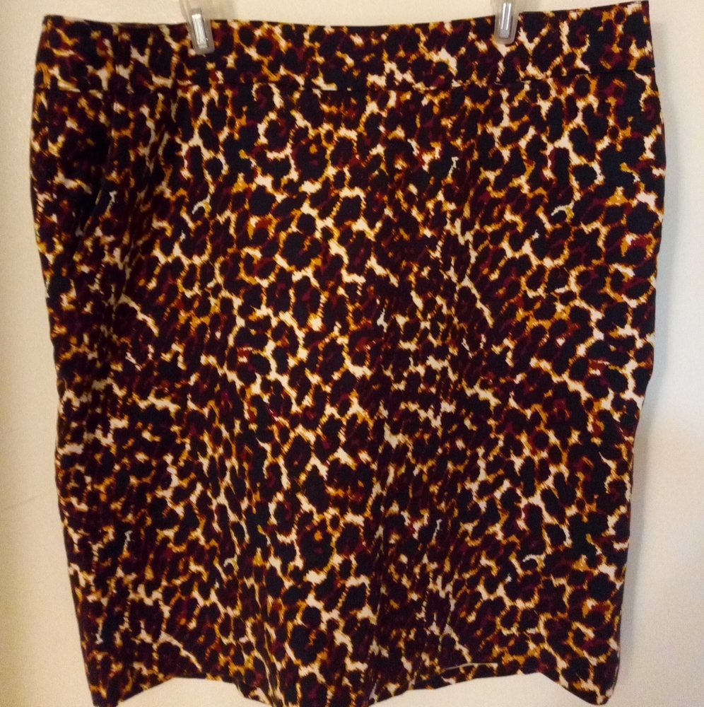 Animal pattern skirt with pocket s